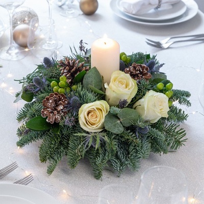 White and Green Christmas Table Design 
