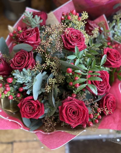 Christmas Sparkling Twelve Red Roses 